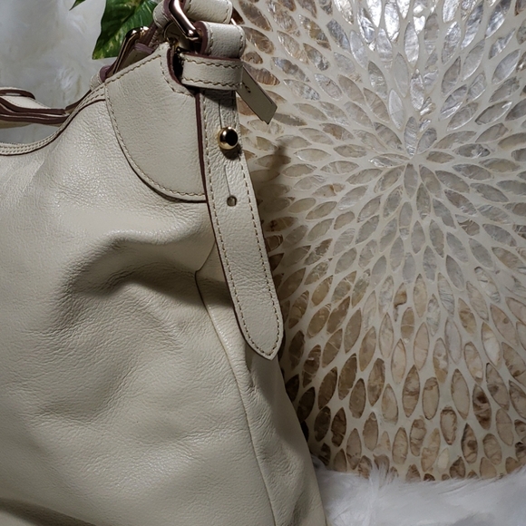 Designer Handbag - Picture 5 of 12